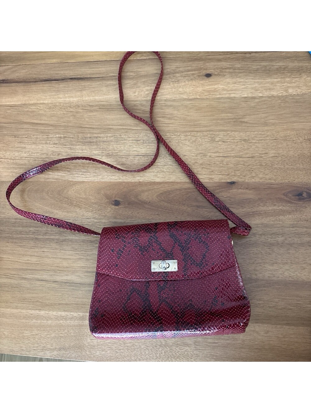 VTG Women’s Small Structured Red Crossbody Handbag Faux Snakeskin Red made Italy